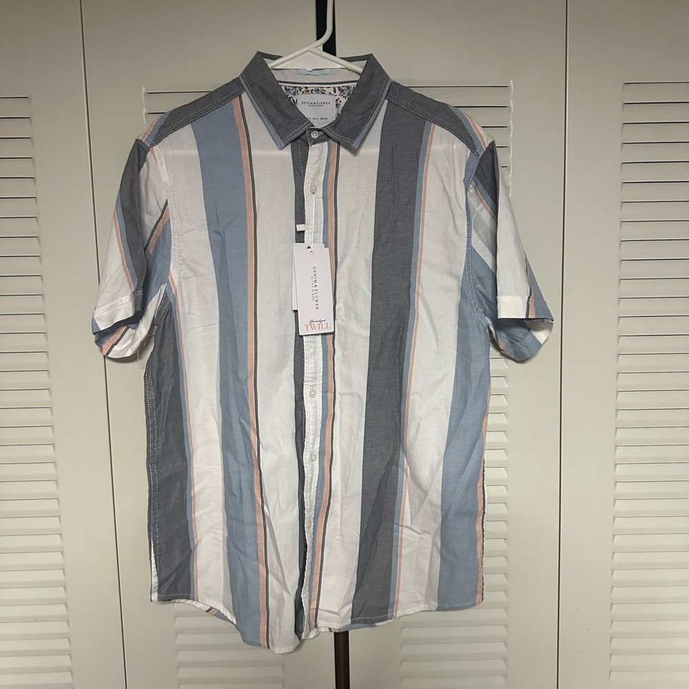 Light Blue and White Casual Button Down Shirt with Short Sleeves
